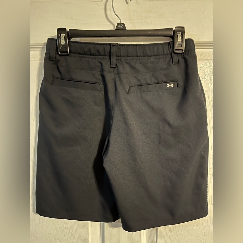 Youth L Under Armour Shorts - Picture 2 of 5